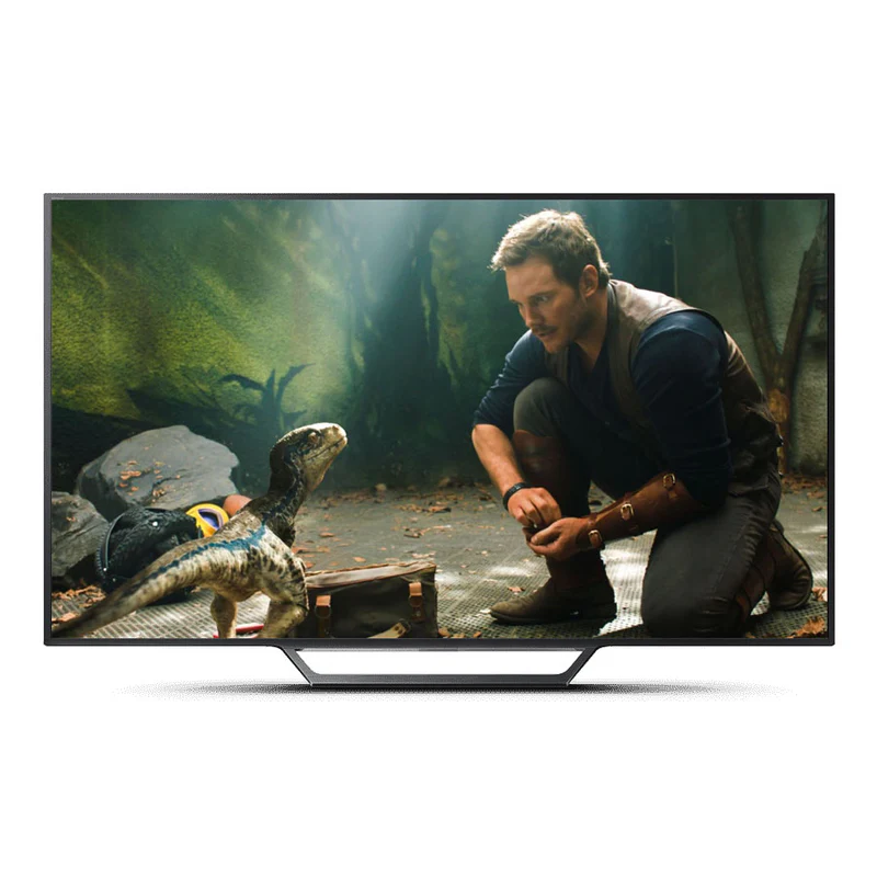 Persona disfrutando una película en un entorno de cine en casa