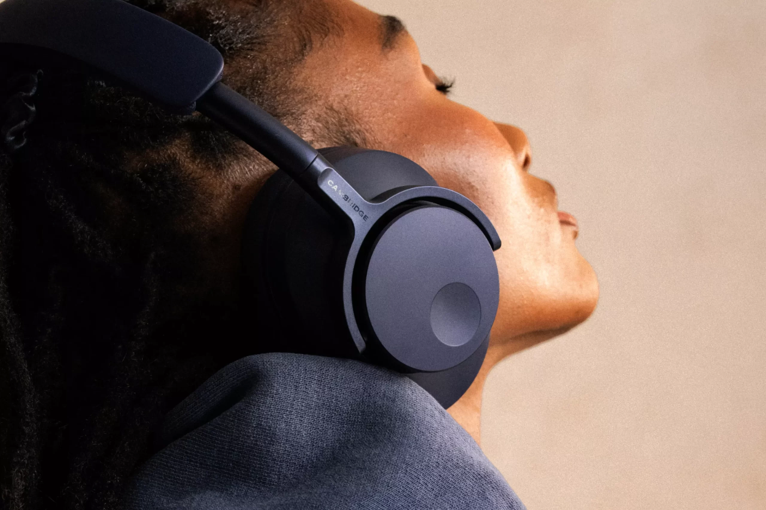 Auriculares Cambridge Melomania P100 SE con conexión multipunto